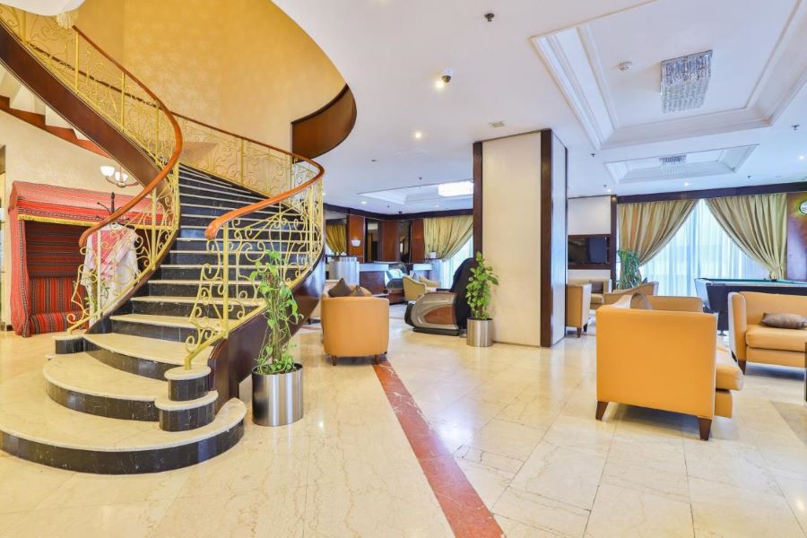 Landmark Summit Hotel